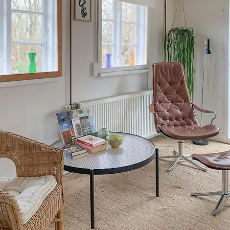 2 Bedroom Stunning In *